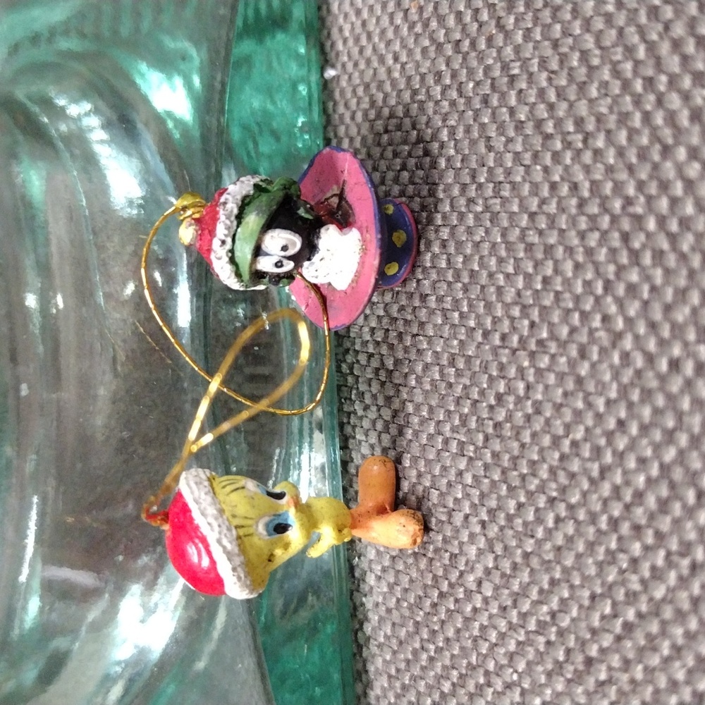 2 Looney Tunes tiny Christmas tree ornaments